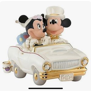 NWT Minnie’s Dream Honeymoon